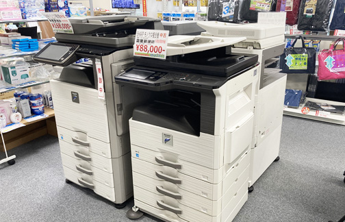中古コピー機の実物展示中